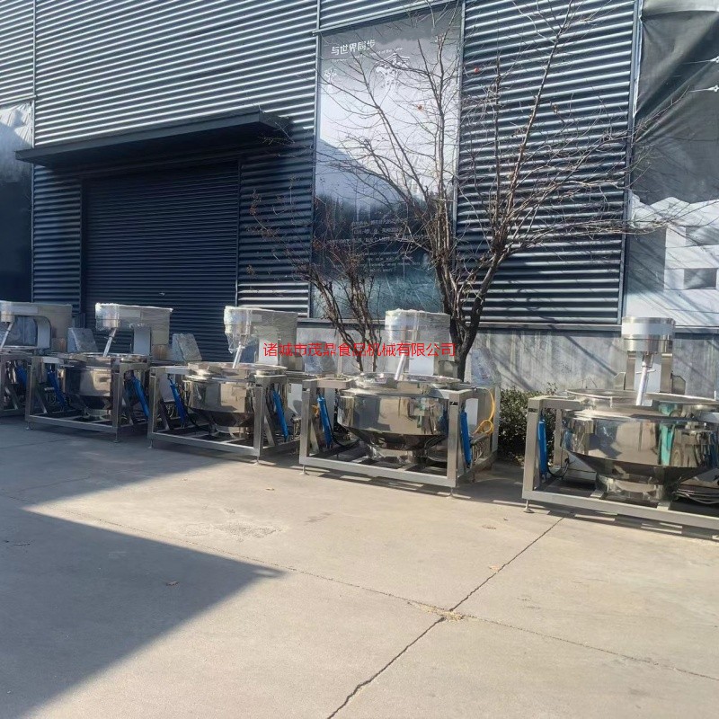 四台行星搅拌炒锅同时制作现场